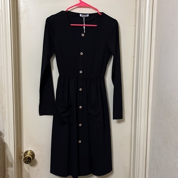 NWT size small black long sleeved dress with decorative buttons and pockets - Picture 3 of 7